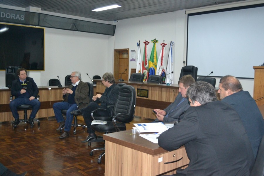 prefeitos-da-regiao-participam-de-reuniao-da-amaja